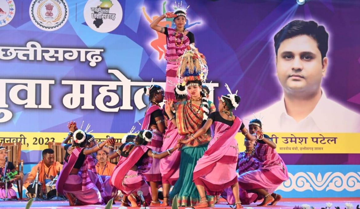 CG Yuva Mahotsav : लोक नर्तक दलों ने दी सुआ नृत्य की शानदार प्रस्तुति : प्रतियोगिता में खैरागढ़-छुईखदान-गंडई और धमतरी जिला रहे विजेता