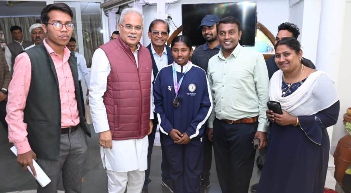 Bronze medalist : मुख्यमंत्री से नेशनल ट्रैक साइक्लिंग चैंपियनशिप 2022 की कांस्य पदक विजेता जय ज्योत्सना से की सौजन्य मुलाकात