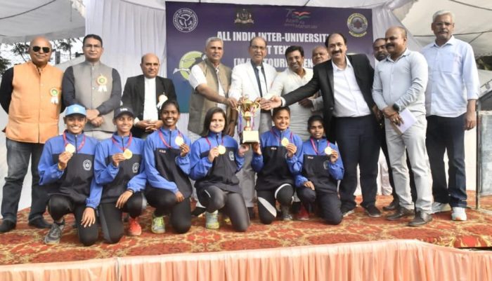 Soft tennis: President of Yoga Commission Gyanesh Sharma awarded the winners of soft tennis tournament