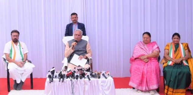 CM ki Bhent Mulakat : न्याय योजना-तेंदूपत्ता राशि नहीं मिलने की शिकायत मिलने से तहसीलदार की छुट्टी..