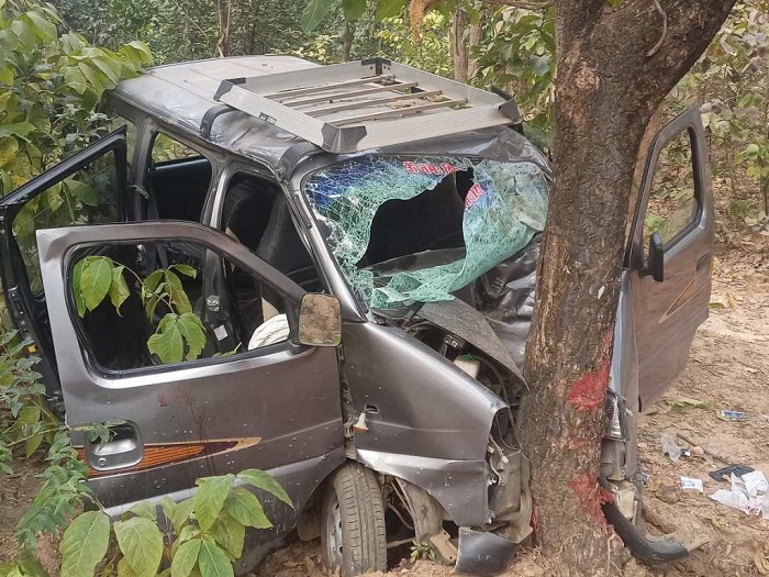 Jashpur Road Accident : पिकनिक मनाकर वापस लौट रहे एक ही परिवार के 4 लोगों की मौत, 3 घायल
