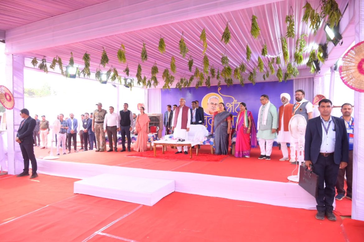 CM In khisora : मुख्यमंत्री श्री भूपेश बघेल ग्राम खिसोरा में आयोजित भेंट-मुलाकात में पहुंचे