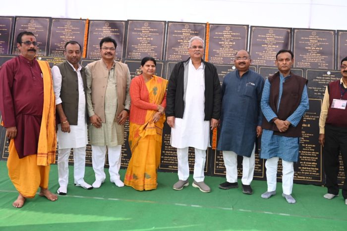Gifts of works: Chief Minister Bhupesh Baghel gifted many development works to Bilaspur district