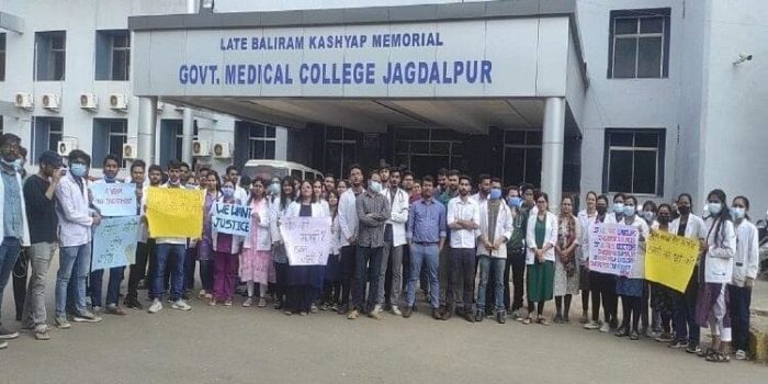 Cg Doctors Strike: Thousands of junior doctors of the state on strike, OPD-Emergency interrupted