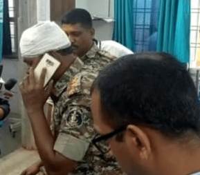 Beating Big Breaking : नारायणपुर में दो वर्गों में झड़प में SP सदानंद कुमार घायल…धर्मांतरण मुद्दा