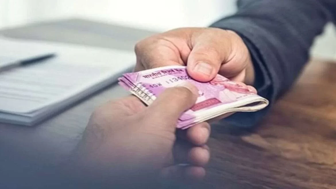 Bribe Big Breaking : महज 3000 रुपये रिश्वत लेते सरकारी डॉक्टर गिरफ्तार, ये है पूरा मामला