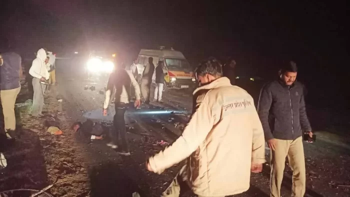 Death of 5 including groom: Groom's car crashed… Groom, groom's father and brother-in-law including 5 killed, condition of 3 critical