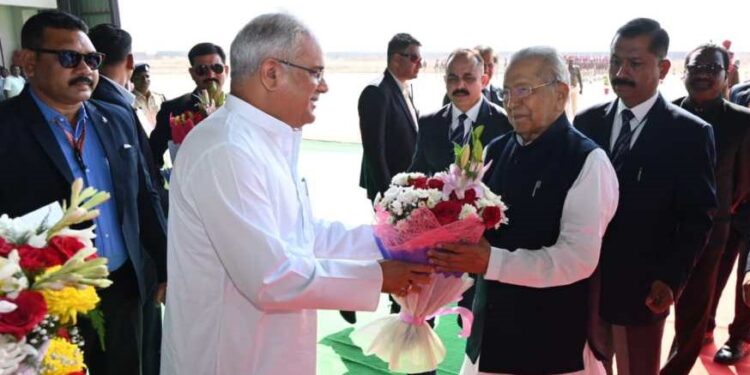 CG New Governor: New Governor arrived in Raipur…Chief Minister welcomed at State Hangar…Given Guard of Honor
