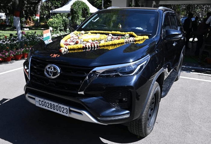 CM's New Ride: New Fortuner joined the convoy of Chief Minister Bhupesh Baghel… The number is also special… See the gleaming vehicles…