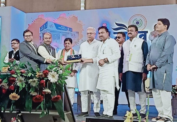 Gaurav Samagam 2023: Municipal Corporation Dhamtari was honored by Chief Minister Bhupesh Baghel