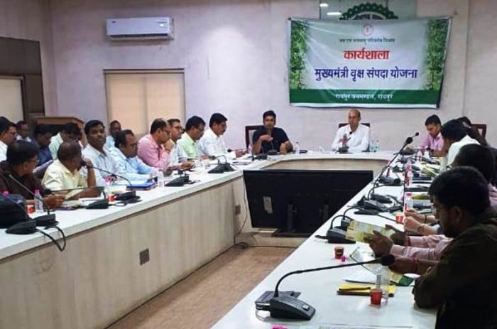 Chief Minister Tree Estate Scheme: 100% grant will be given for planting trees in 5 acres, workshop completed for better implementation of the scheme