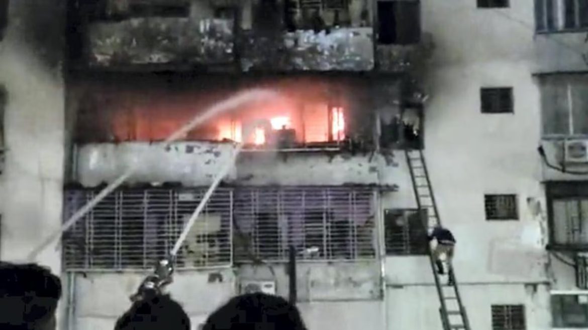 Fire in Ashirwad Tower : 1 दीपक ने बुझाया 14 घरों का ‘चिराग’…10 महिलाएं- 2 युवती-1 बच्चे-1 बुजुर्ग की मौत