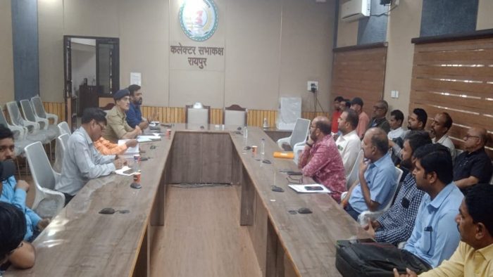 Manager's meeting: The district administration took a meeting of 28 school managers, asked for the list of buses, autos and school vehicles, know what else happened?