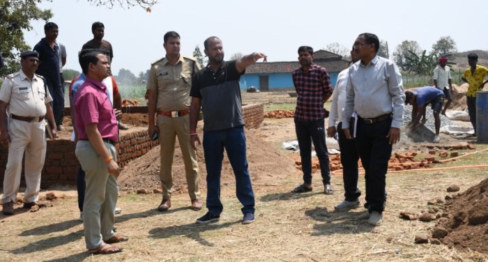 Balrampur Collector : कलेक्टर विजय दयाराम के. ने किसान सम्मेलन की तैयारियों का जायजा, दिये आवश्यक दिशा-निर्देश