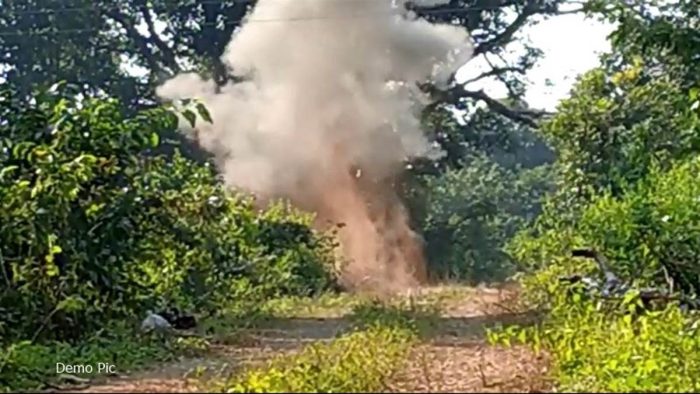 CG Naxal Blast: Big news…! Bijapur closed today… Naxalites riot amid elections… IED blast on National Highway