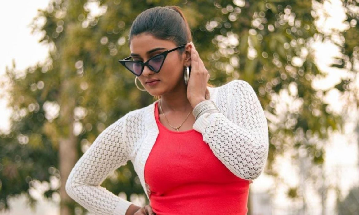 Akanksha Dubey Suicide : सुसाइड से पहले इंस्टाग्राम पर लाइव हुई थीं आकांक्षा, बुरी तरह रो रही थीं…