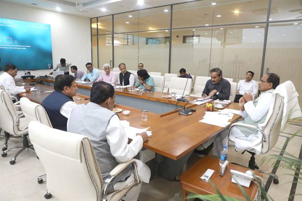 Cm In Review Meeting : मुख्यमंत्री ने उपार्जन कार्य की जरूरी तैयारियाँ पूरी करने निर्देष दिए