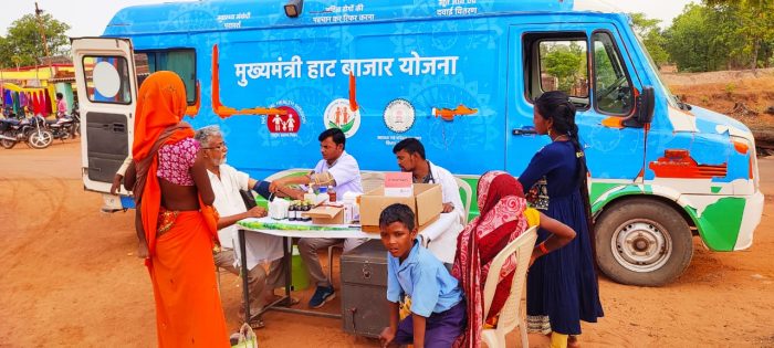 Haat Bazaar Clinic Yojana: In rural areas people are easily getting regular checkup and medicine facility for seasonal diseases and problems like BP