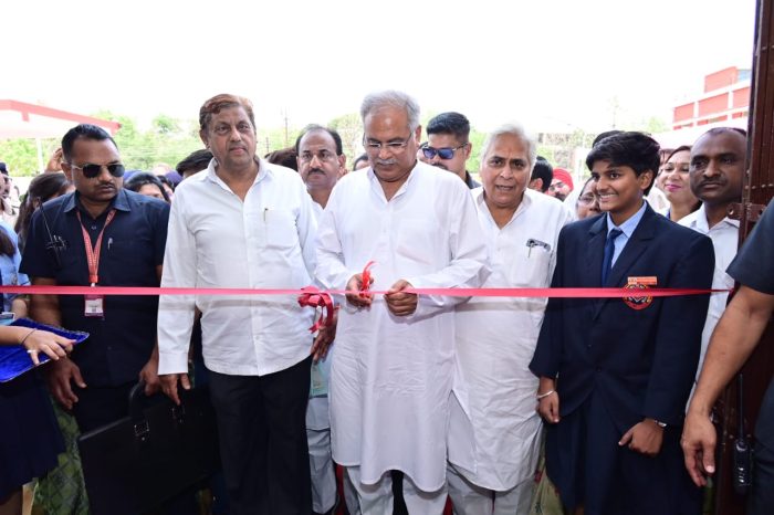 CM In Durg: Chief Minister Bhupesh Baghel inaugurated the newly constructed building of Swami Atmanand Government English Medium School in Durg