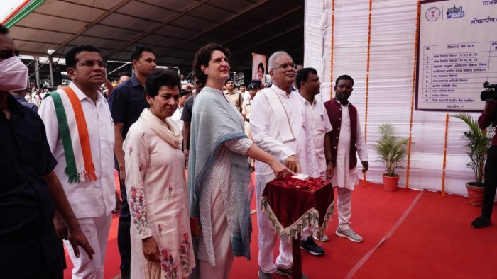 Conference Of Trust: Chief Minister and special guest Priyanka Gandhi stage program started with state song, inaugurated 52 development works worth more than 129 crore 44 lakh and also performed Bhumi Pujan