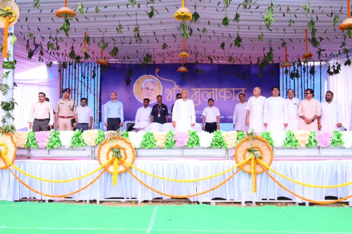 Bhent Mulakaat: Chief Minister Bhupesh Baghel reached the meeting place at Corporation Sports Ground near Budha Talab under Raipur South Assembly