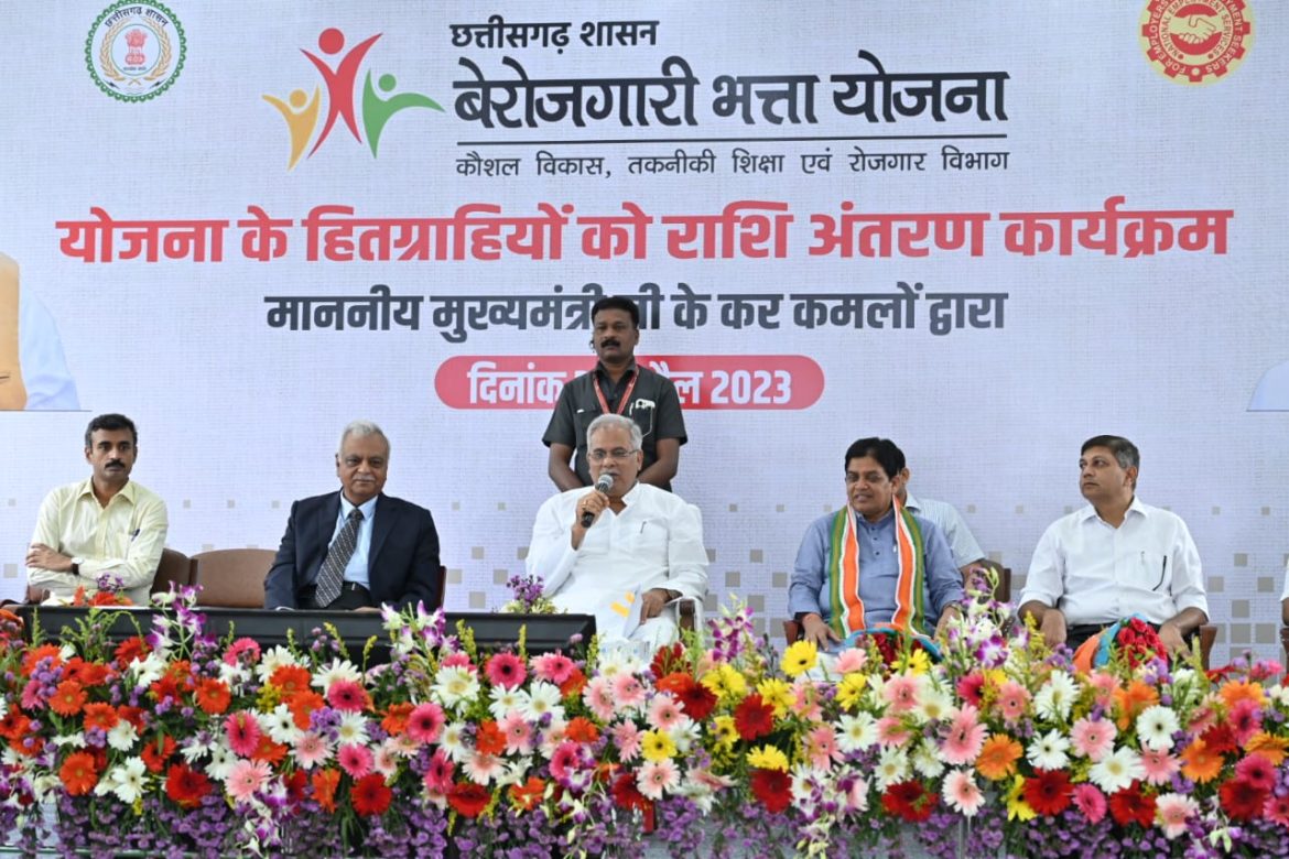 Berojgaari Bhatta Yojana : मुख्यमंत्री ने 66 हजार 265 युवाओं के खाते में अंतरित की 16 करोड़ रूपए की राशि