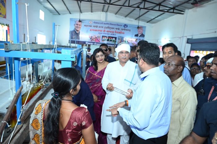 Ujjwal Mahila Samuha: Chief Minister inspected the Garment Sewing Center