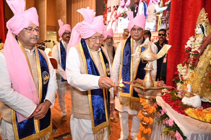 26th Convocation: The Governor and Chief Minister of Chhattisgarh attended the 26th convocation of Pt. Ravi Shankar Shukla University held in the capital Raipur.
