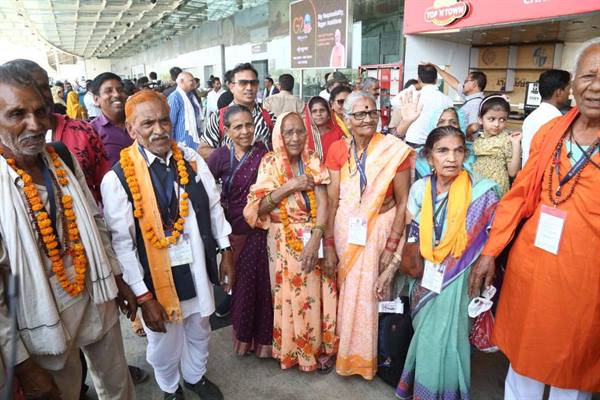 First Pilgrimage By Plane: The passengers of the first pilgrimage by plane said from the heart… Chief Minister Shivraj is Shravan Kumar of modern times