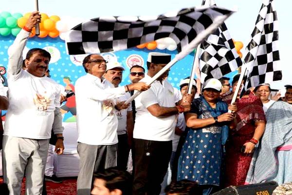 Gaurav Diwas: Make Bhopal clean and green, adopt any noble cause: Chief Minister Chouhan