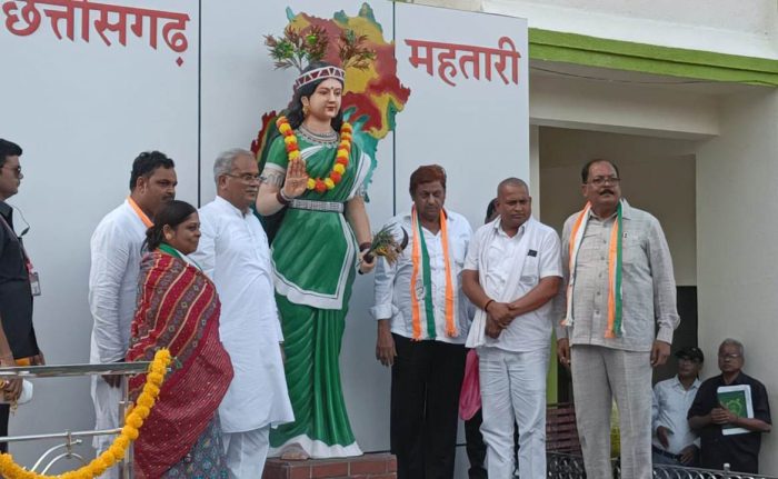 Statue of Chhattisgarh Mahtari: The Chief Minister unveiled the statue of Chhattisgarh Mahtari in the Kawardha collector's office premises