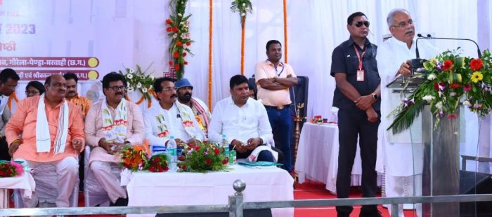 CM In G.P.M: Chief Minister participated in Pandit Madhavrao Sapre Memorial Festival...Chief Minister honored journalists and litterateurs in the festival