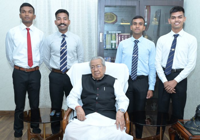 Military Officer Lieutenant: Five brave young soldiers of Chhattisgarh selected for the Navy paid a courtesy visit to the Governor
