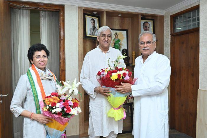 Courtesy Meet: Health Minister TS Singhdev had a courtesy meeting with Chief Minister Bhupesh Baghel at his residence office here today.