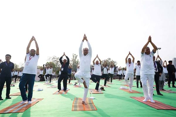 9th Yoga Diwas: Vice President Dhankhar, Governor Patel and Chief Minister Chouhan participated in International Yoga Day program in Jabalpur