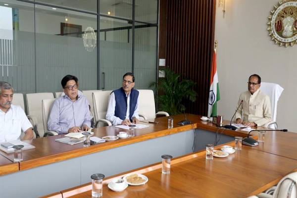 Law And Order Meeting: Chief Minister Chouhan reviewed Indore's law and order
