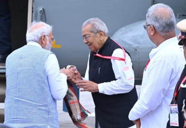 Tearful Farewell: Governor Harichandan and Chief Minister Baghel bid farewell to Prime Minister Narendra Modi