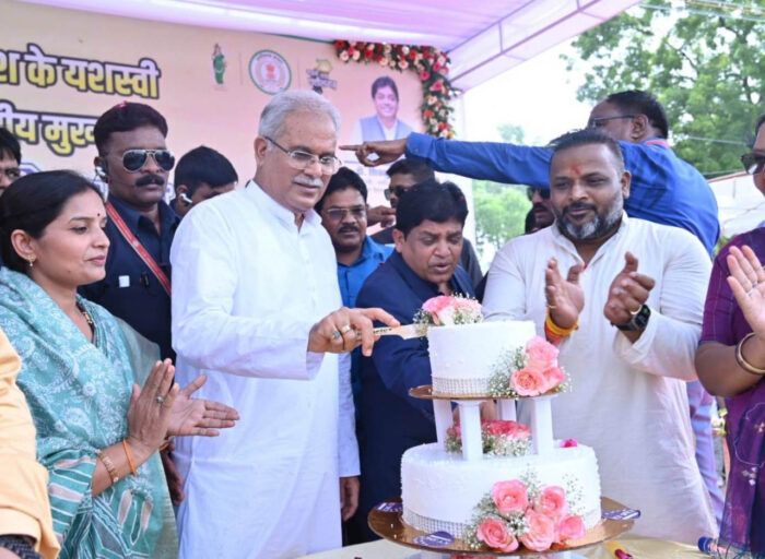 Important Announcements: Chief Minister Baghel gave a gift to laborers on their birthday