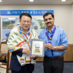 Indian Scout Guide Fellowship: Mayor of Korea Iksan City seen with the state towel
