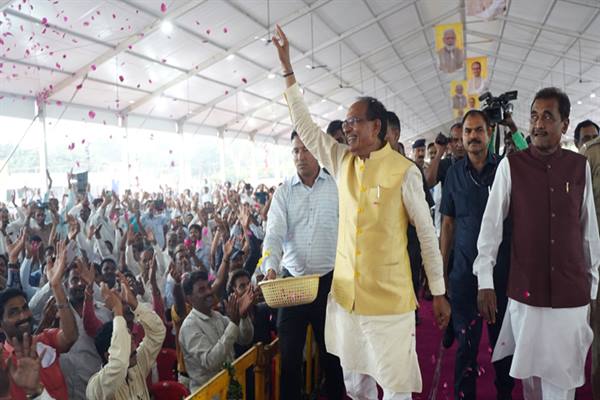 CM Shivraj: Chief Minister Shivraj Singh Chouhan made important announcements in the Gram Panchayat Secretaries Conference…Gram Panchayat secretaries will get facilities like regular government servants