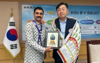 Honored by the Governor : Scout troop honored by the Governor of South Korea for Jamboree activity
