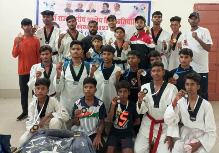 Taekwondo Competition: Jashpur got 2 gold, 2 silver and 5 bronze medals in school state level Taekwondo.