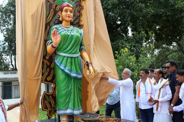 Chhattisgarh Mahtari: Chief Minister Bhupesh Baghel unveiled the statue of Chhattisgarh Mahtari in the collector office premises located in Bijapur.
