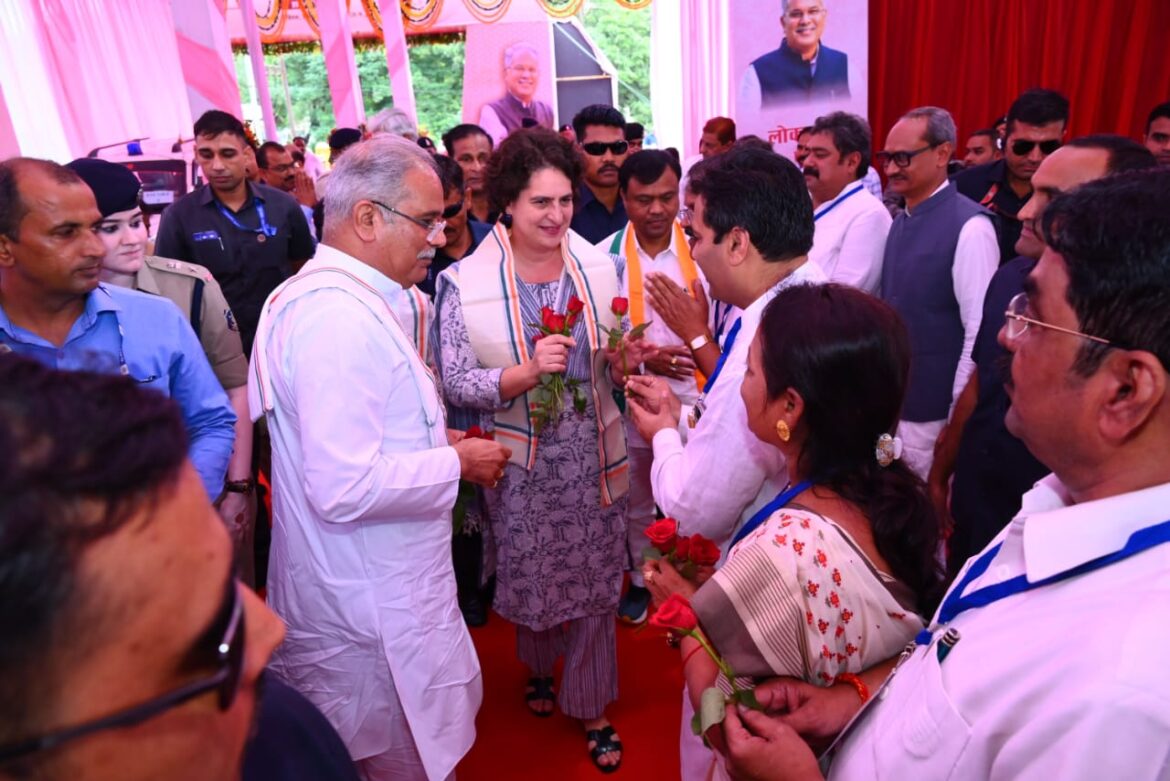 Women Prosperity Conference : मुख्यमंत्री भूपेश बघेल और प्रियंका गांधी कार्यक्रम स्थल पहुंचे