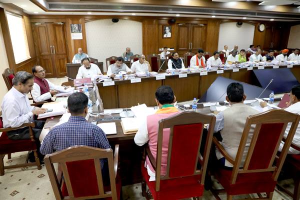 MP Cabinet Meeting : मुख्यमंत्री शिवराज चौहान की अध्यक्षता में वंदे-मातरम के गान के साथ आरंभ हुई मंत्रि-परिषद की बैठक