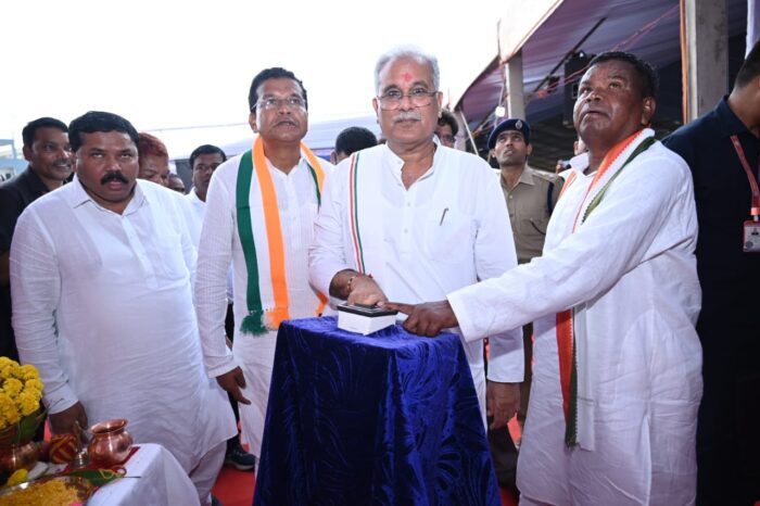 Maize Processing Unit: Chief Minister Bhupesh Baghel started the purchase of maize for the maize processing unit.