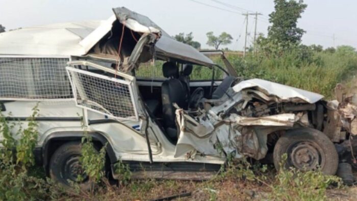 Mandsaur Road Accident: Police vehicle collides with a parked truck, driver killed, four injured including TI