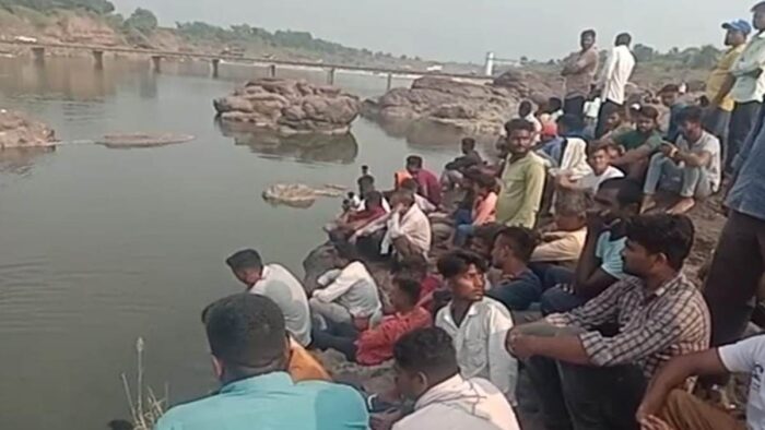 Three Youth Drowned: Three youth drowned in Tapti river, one rescued, search for two continues