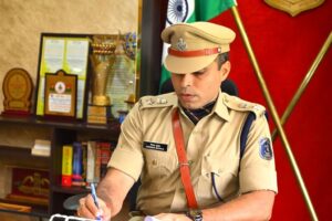 First Meeting: Newly appointed Superintendent of Police IPS Jitendra Shukla took the first meeting. Instructions to the staff. Negligence in election work and visible policing will not be tolerated.