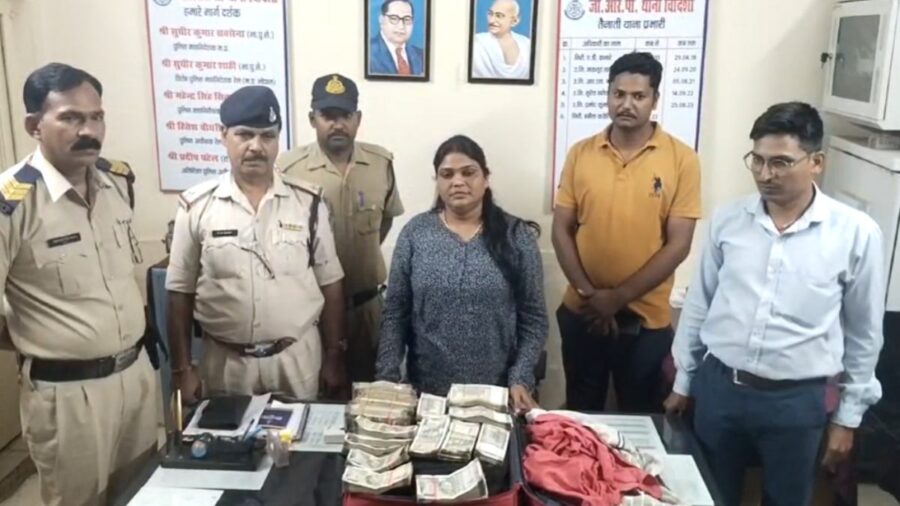 Cash Recovered: GRP caught Rs 14 lakh in cash at the railway station…the person was carrying it in a suitcase.